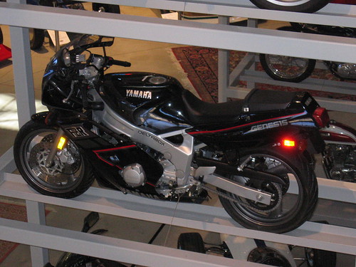 Yamaha FZR600