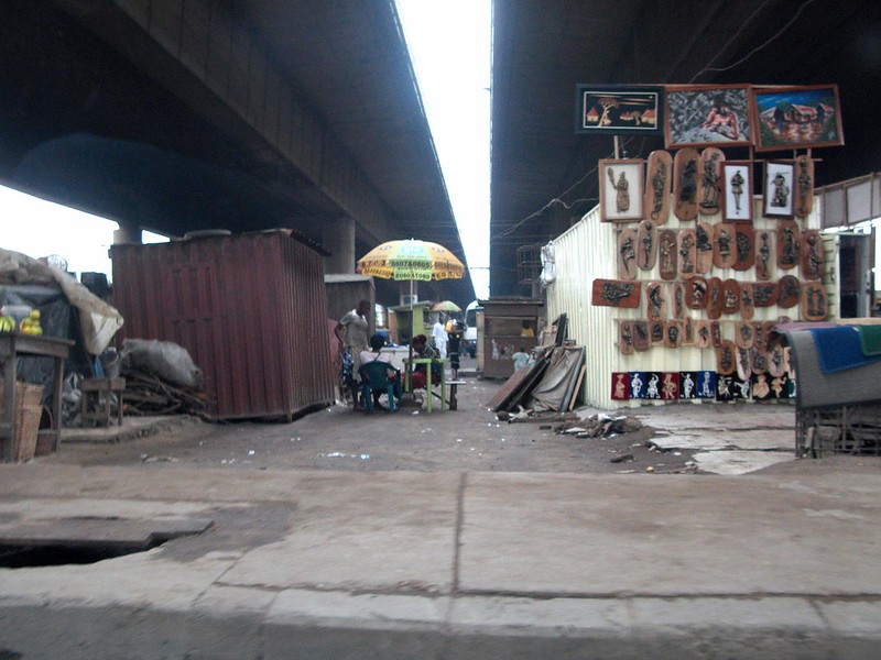 Underpass Slums, Mainland Lagos<br/>© <a href="https://flickr.com/people/51035616481@N01" target="_blank" rel="nofollow">51035616481@N01</a> (<a href="https://flickr.com/photo.gne?id=3995221943" target="_blank" rel="nofollow">Flickr</a>)