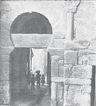 Puerta de Alfonso VI en 1910. Revista Gran Vida