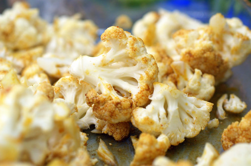 roasted cauliflower with indian spices and yogurt dip