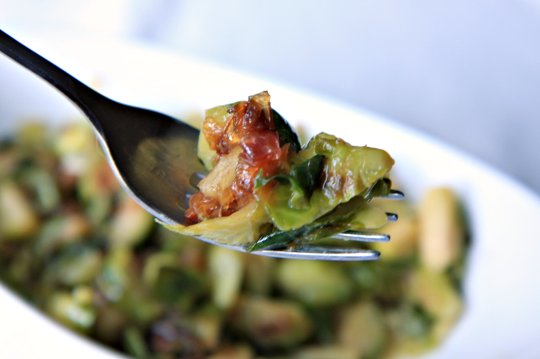 Brussels Sprouts with Caramelized Shallots | TheNoshery.com | #Thanksgiving