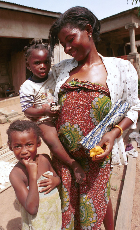 Togo West Africa Togolese Family Mother & Child close to Palimé formerly known as Kpalimé a city in Plateaux Region Togo near the Ghanaian border 25 April 1999 007<br/>© <a href="https://flickr.com/people/41087279@N00" target="_blank" rel="nofollow">41087279@N00</a> (<a href="https://flickr.com/photo.gne?id=3237002235" target="_blank" rel="nofollow">Flickr</a>)