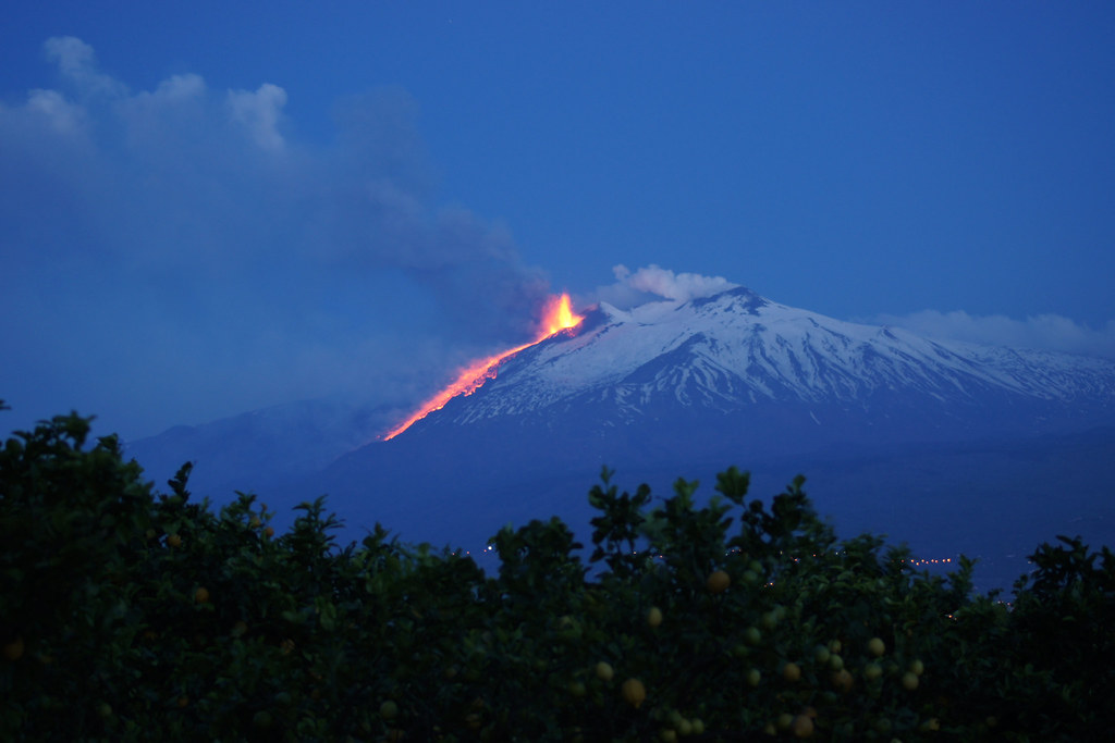 10 impresionantes fotos de volcanes en erupción