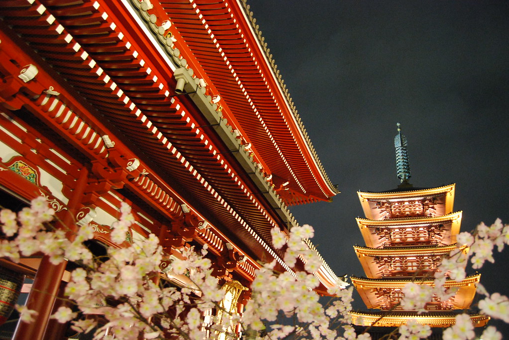 La pagoda del Sensō-ji de noche