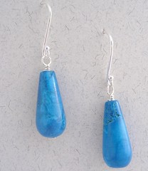 Howlite that has been dyed blue makes a very pretty turquoise substitute