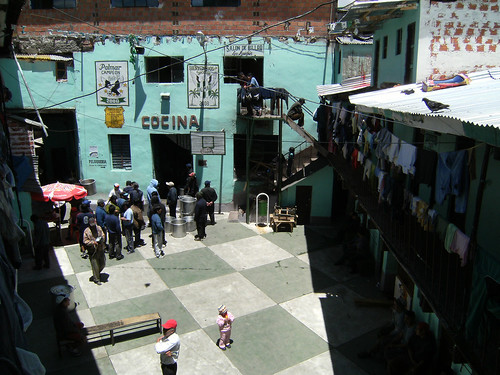 "سجن سان بيدرو" أغرب مركز سياحي في بوليفيا