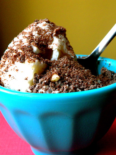Quick Tip: Turn Your Day-Old Cookies into Ice Cream Topping blog image 1