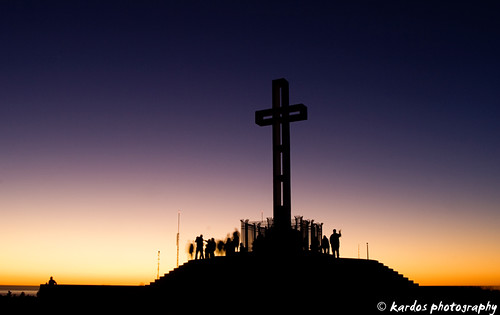 01/10/2009 - Mt Soledad cross at sunset