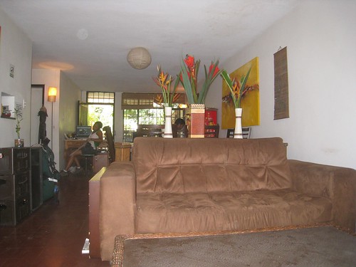 Reception, internet, and lounge area at Casa Kiwi Hostel
