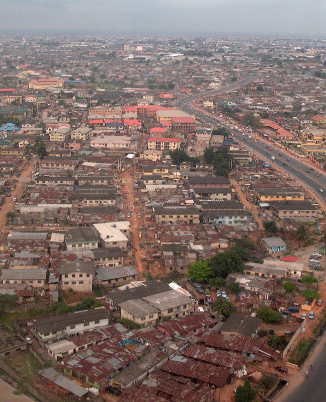 Lagos from the Air<br/>© <a href="https://flickr.com/people/51035616481@N01" target="_blank" rel="nofollow">51035616481@N01</a> (<a href="https://flickr.com/photo.gne?id=3995197101" target="_blank" rel="nofollow">Flickr</a>)