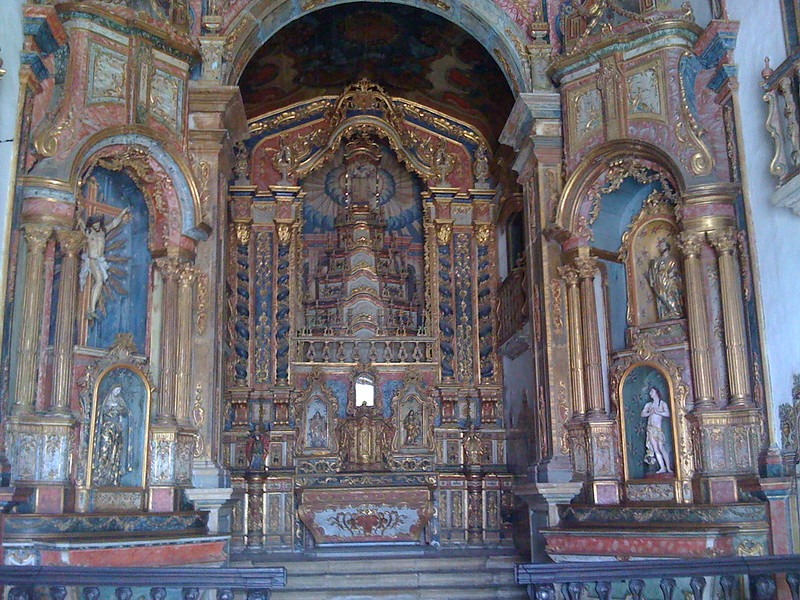 Altar Igreja de Nossa Senhora da Corrente<br/>© <a href="https://flickr.com/people/12783386@N07" target="_blank" rel="nofollow">12783386@N07</a> (<a href="https://flickr.com/photo.gne?id=3214102856" target="_blank" rel="nofollow">Flickr</a>)