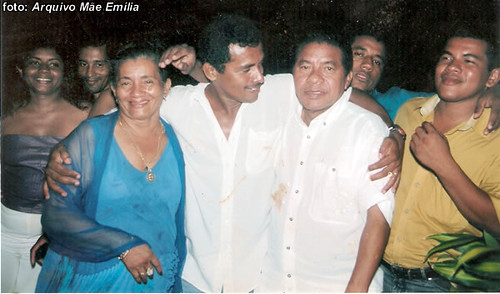 Mãe Emilia e seu Francisco Borges, e mais cinco dos sete filhos que têm.