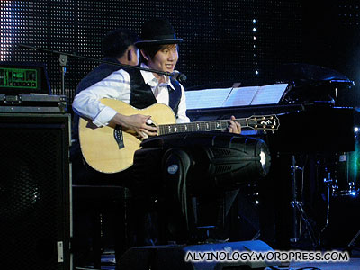 JJ Lin singing and on the guitar; Kheng Long on the piano