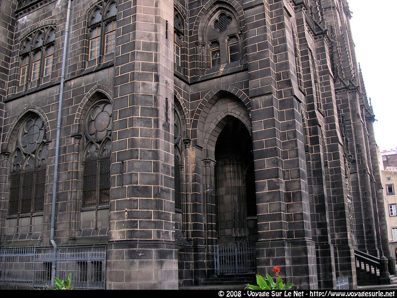 Clermont-Ferrand<br/>© <a href="https://flickr.com/people/15854158@N00" target="_blank" rel="nofollow">15854158@N00</a> (<a href="https://flickr.com/photo.gne?id=3533035279" target="_blank" rel="nofollow">Flickr</a>)