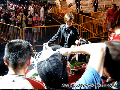 Photographers go crazy over Show Luo