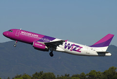 Wizz Air A320-233 HA-LPE GRO 04/08/2005