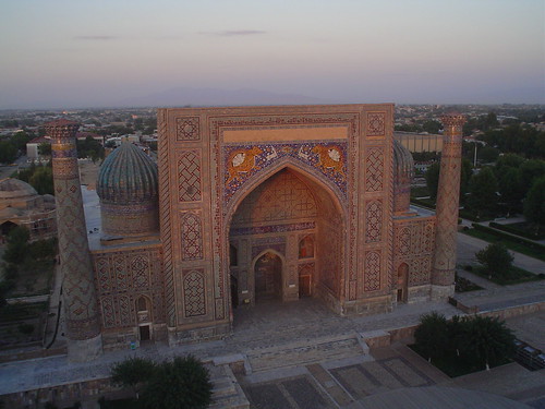 Vista da Praça de Registão em Samarcanda, Uzbequistão