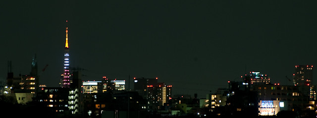 低層からの東京タワーです。望遠で撮影して...