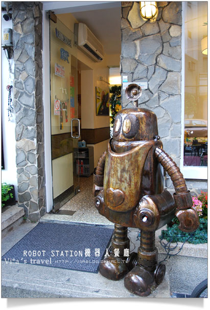 【台中餐廳介紹】台中機器人餐廳ROBOT STATION～鐵皮駛(駅)機器人餐廳