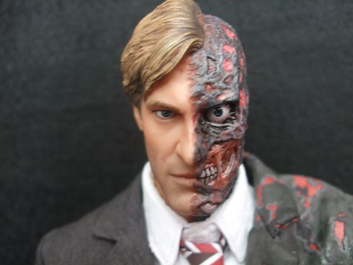 Two-Face / Harvey Dent Figure by Hot Toys - a photo on Flickriver
