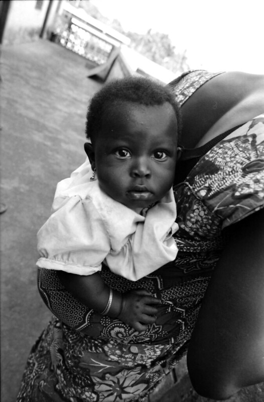 Togo West Africa Beautiful Togolese African Mother and Daughter Village close to Palimé formerly known as Kpalimé is a city in Plateaux Region Togo near the Ghanaian border B&W 23 April 1999 085<br/>© <a href="https://flickr.com/people/41087279@N00" target="_blank" rel="nofollow">41087279@N00</a> (<a href="https://flickr.com/photo.gne?id=13948122453" target="_blank" rel="nofollow">Flickr</a>)