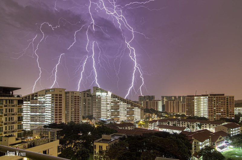 Lightning show in Singapore<br/>© <a href="https://flickr.com/people/58196275@N04" target="_blank" rel="nofollow">58196275@N04</a> (<a href="https://flickr.com/photo.gne?id=9701281050" target="_blank" rel="nofollow">Flickr</a>)