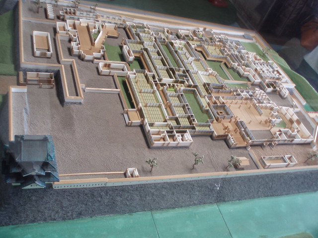 弘前城資料館（天守内）の本丸見取り図模型｜弘前城
