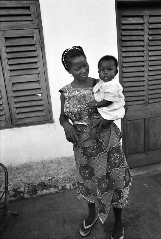 Togo West Africa Beautiful Togolese African Mother and Daughter Village close to Palimé formerly known as Kpalimé is a city in Plateaux Region Togo near the Ghanaian border B&W 23 April 1999 079<br/>© <a href="https://flickr.com/people/41087279@N00" target="_blank" rel="nofollow">41087279@N00</a> (<a href="https://flickr.com/photo.gne?id=13946850113" target="_blank" rel="nofollow">Flickr</a>)