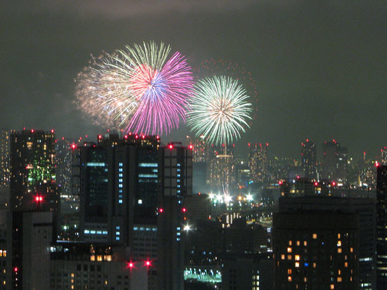 グランスカイ屋上から東京湾花火が見えるよ...