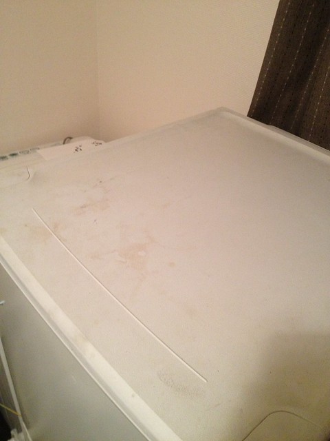 冷蔵庫天板汚れあります。