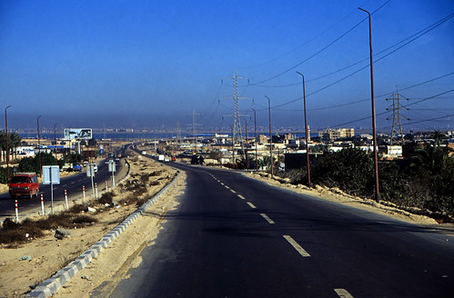 Ägypten 1999 (709) Alexandria: Desert Road • <a style="font-size:0.8em;" href="http://www.flickr.com/photos/69570948@N04/32863301935/" target="_blank">Auf Flickr ansehen</a>