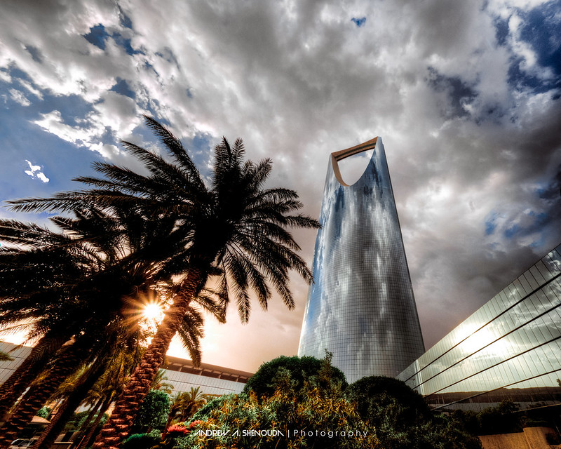 Kingdom Tower [HDR]<br/>© <a href="https://flickr.com/people/78174175@N00" target="_blank" rel="nofollow">78174175@N00</a> (<a href="https://flickr.com/photo.gne?id=9686806566" target="_blank" rel="nofollow">Flickr</a>)