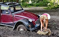 2CV in mud • <a style="font-size:0.8em;" href="http://www.flickr.com/photos/62692398@N08/32521482574/" target="_blank">View on Flickr</a>