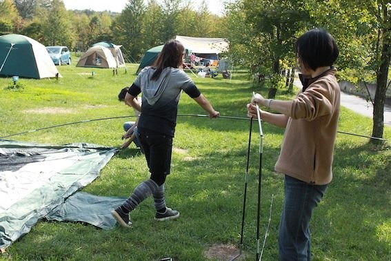 私は父がアウトドア派でキャンプ好きだったからテント張るのよ。｜北軽井沢スウィートグラス