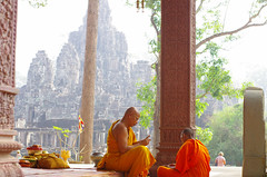 monks at bayon