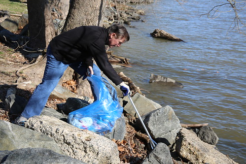 Potomac River Watershed Clean Up • <a style="font-size:0.8em;" href="http://www.flickr.com/photos/117301827@N08/13646260485/" target="_blank">View on Flickr</a>