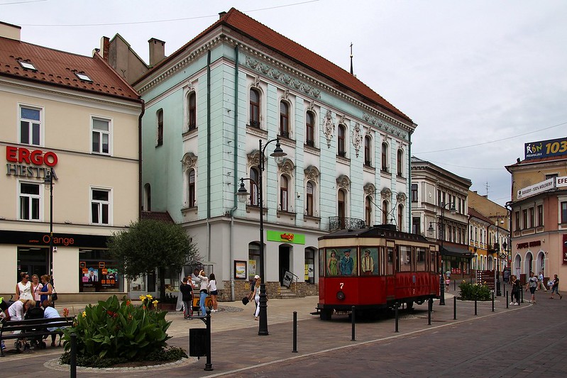 Streets of Tarnów (5)<br/>© <a href="https://flickr.com/people/30047476@N05" target="_blank" rel="nofollow">30047476@N05</a> (<a href="https://flickr.com/photo.gne?id=20419331962" target="_blank" rel="nofollow">Flickr</a>)