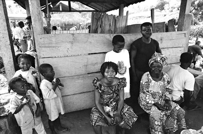 Togo West Africa Village Market Togolese Ladies close to Palimé formerly known as Kpalimé a city in Plateaux Region Togo near the Ghanaian border B&W 24 April 1999 107 Marketplace<br/>© <a href="https://flickr.com/people/41087279@N00" target="_blank" rel="nofollow">41087279@N00</a> (<a href="https://flickr.com/photo.gne?id=13924954342" target="_blank" rel="nofollow">Flickr</a>)