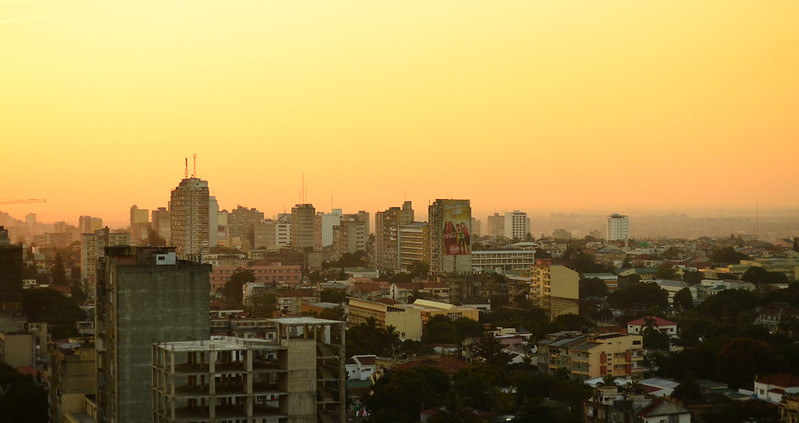 sunset in maputo<br/>© <a href="https://flickr.com/people/15444944@N00" target="_blank" rel="nofollow">15444944@N00</a> (<a href="https://flickr.com/photo.gne?id=11981797423" target="_blank" rel="nofollow">Flickr</a>)