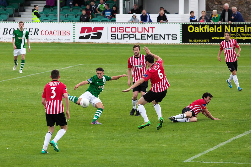 Bray Wanderers v Derry City #  16<br/>© <a href="https://flickr.com/people/95412871@N00" target="_blank" rel="nofollow">95412871@N00</a> (<a href="https://flickr.com/photo.gne?id=19588434606" target="_blank" rel="nofollow">Flickr</a>)