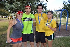 DSC_0097.- Perla Rodríguez, Marco Vega, Marco Vega Jr. y Perla Vega.
