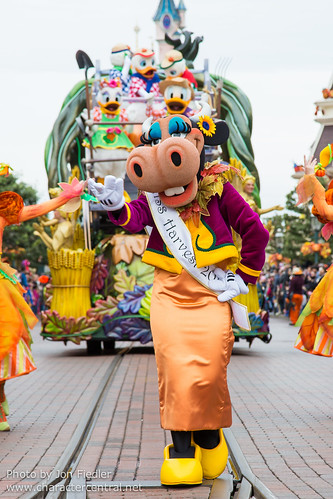 Clarabelle Cow at Disney Character Central