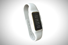 dot-braille-smartwatch-designboom-05-818x422