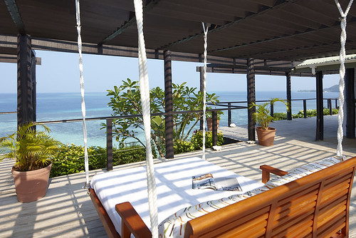 Wadigi Island Resort - swing bed