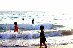 kids at the sea 3