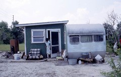 Anglų lietuvių žodynas. Žodis house trailer reiškia namas priekaba lietuviškai.