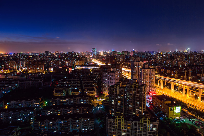 Nightscape of Shanghai<br/>© <a href="https://flickr.com/people/67872093@N03" target="_blank" rel="nofollow">67872093@N03</a> (<a href="https://flickr.com/photo.gne?id=14956562141" target="_blank" rel="nofollow">Flickr</a>)