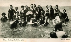 Anglų lietuvių žodynas. Žodis sea-bathing reiškia jūros maudyklų lietuviškai.