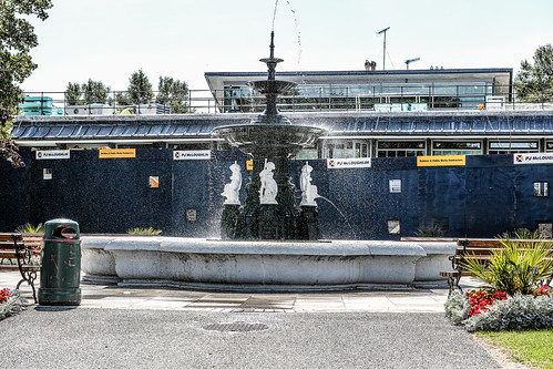 FOUNTAINS IN THE PEOPLE'S PARK IN DUN LAOGHAIRE Ref-1204