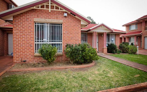 4/10 Peacock Close, Green Valley NSW